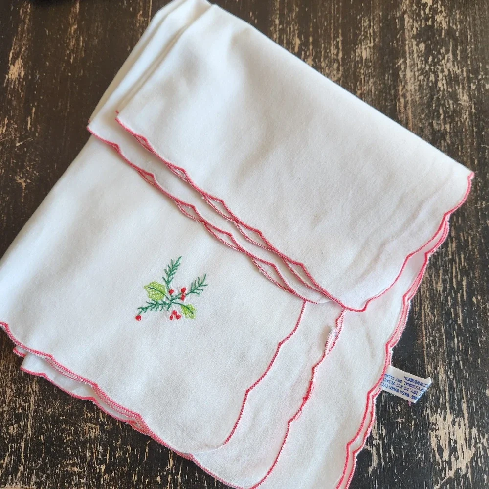 Imperial Elegance Napkins‎ HOLLY Scalloped 100% Cotton 15
